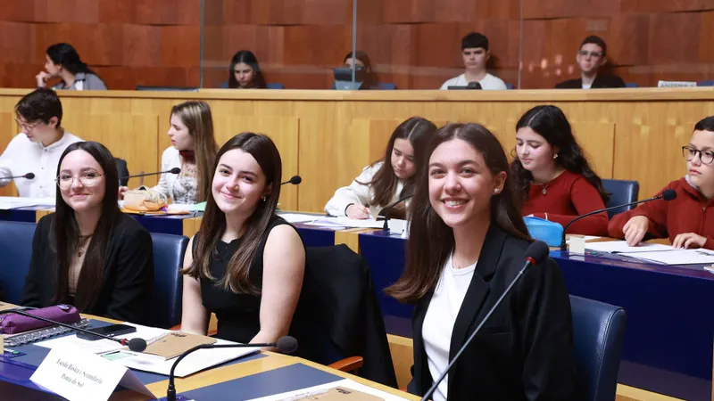 Participantes na edição do ano passado do Parlamento dos Jovens.