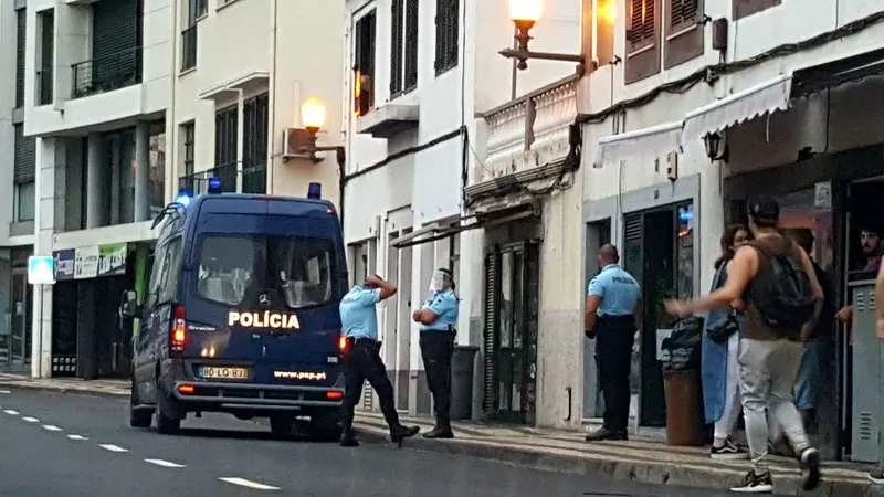 A BIR por cobro à desordem e identificou os envolvidos.