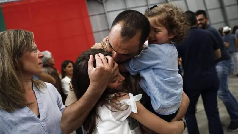 Militares portugueses regressam a - Uma força de 113 militares portugueses chegou a Lisboa, depois de seis meses a garantir a segurança do aeroporto de Cabul, no Afeganistão. Fotos LUSA
