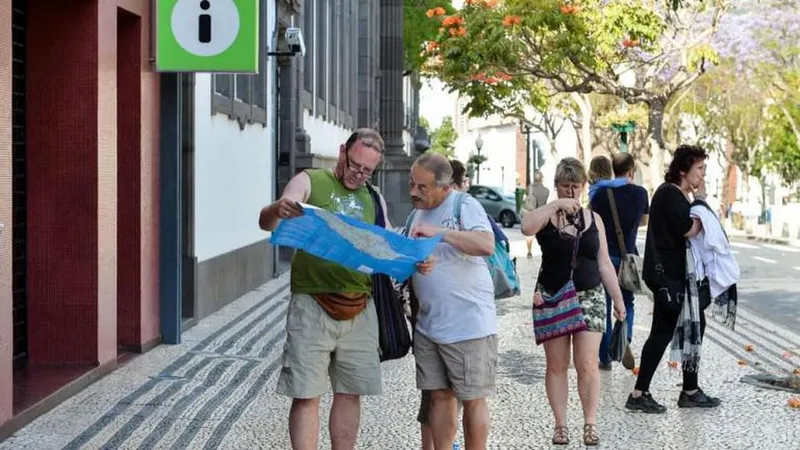 Nesta fase há um projecto candidato a fundos comunitários, que inclui investigação na área do Turismo e a contratação de doutorados.  