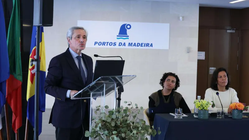 José Manuel Rodrigues esteve esta manhã na Gare Marítima.