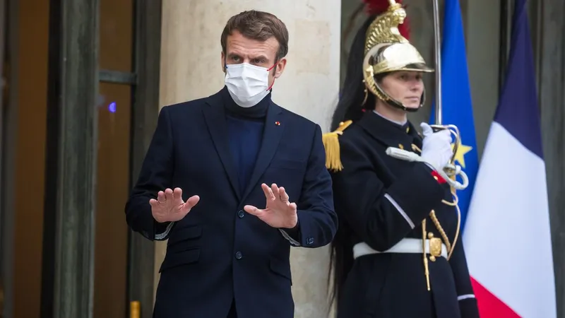 Foto EPA/CHRISTOPHE PETIT TESSON