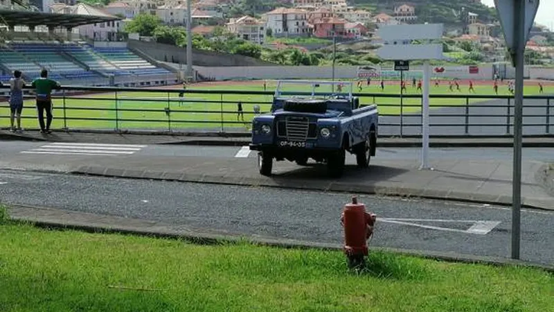“Da série estacionamentos irregulares, desta feita em Machico” - José Carlos Ferreira.