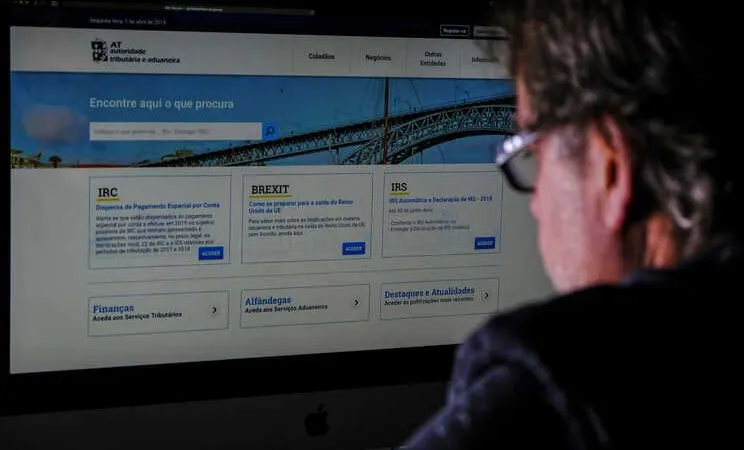 Contribuintes têm três meses para preencher a declaração de Modelo 3 ou confirmar a declaração automática de rendimentos&nbsp;