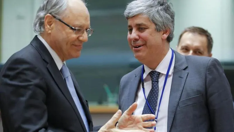 Ministro das Finanças abordou o tema do Novo Banco em Bruxelas. Foto EPA