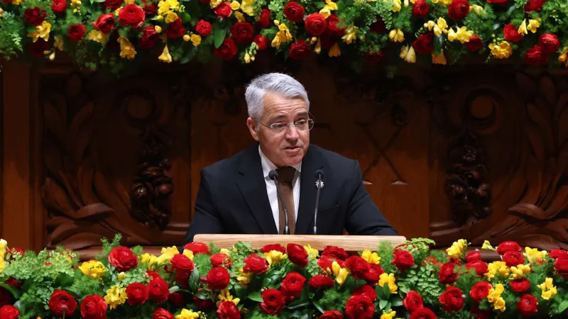 Filipe Sousa foi o único madeirense a discursar na Sessão Solene comemorativa dos 50 anos da Constituição da República Portuguesa.&nbsp;