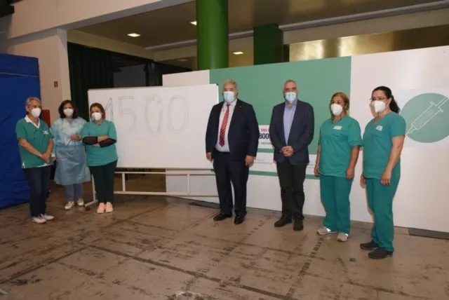 O momento que regista o recorde de 1500 vacinas aplicadas num só dia no Tecnopolo.