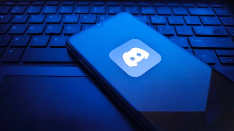 O suspeito agia através de diferentes plataformas digitais, com especial incidência da Discord e Telegram