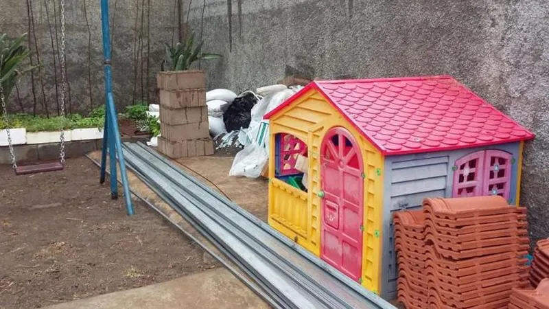 Estaleiro de obras em parque infantil, observa José Marcelino Rodrigues.