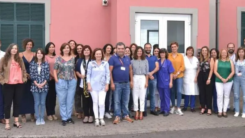 A fotografia apresenta os profissionais da equipa afecta ao departamento de Saúde Mental, nos Marmeleiros.