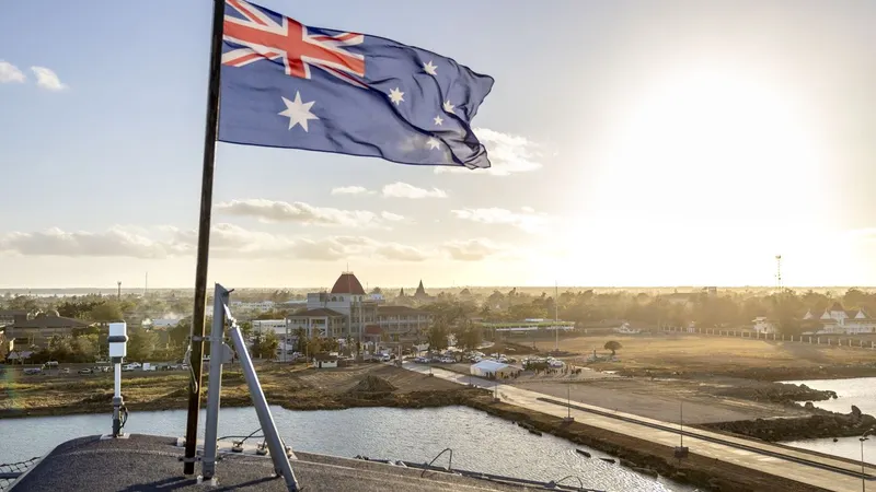 A Marinha australiana está a dar apoio ao pequeno reino do Pacífico sul.&nbsp; &nbsp;Foto&nbsp;EPA/CPL ROBERT WHITMORE/AUSTRALIAN DEPARTMENT OF DEFENCE
