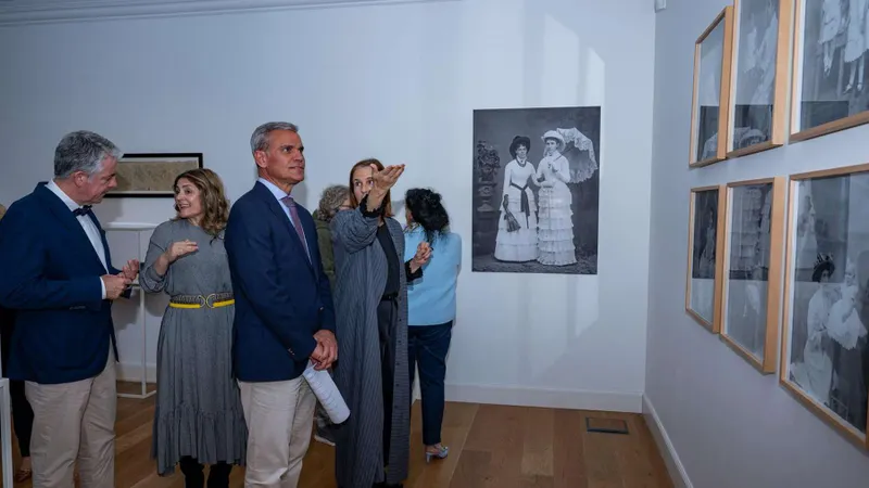 Mostra reúne fotografias de época, exemplares de trabalhos em bordado, desenhos técnicos e uma máquina de picotagem