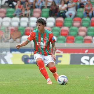 Marco Cruz rende o castigado Raphael Guzzo no onze inicial do Marítimo.