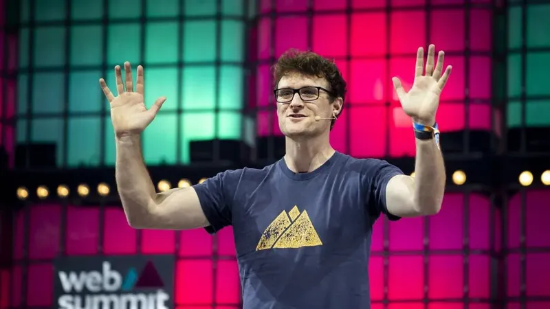 Oirlandês Paddy Cosgrave acusou os israelitas de cometerem "crimes de guerra" na sua luta contra o Hamas