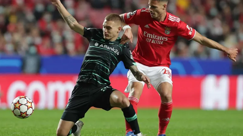 O Benfica garantiu o apuramento para os oitavos, depois de vencer o Dínamo Kiev, por 2-0.