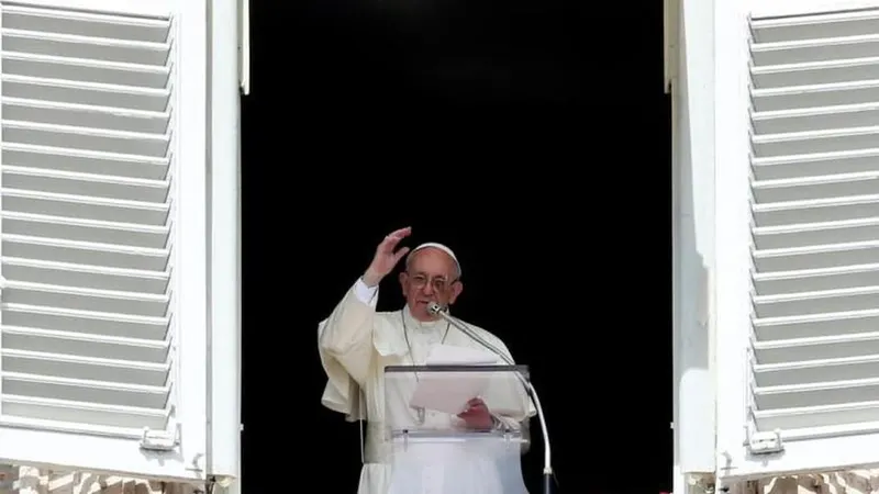 Francisco deverá receber a obra amanhã, em Roma.   REUTERS/Stefano Rellandini