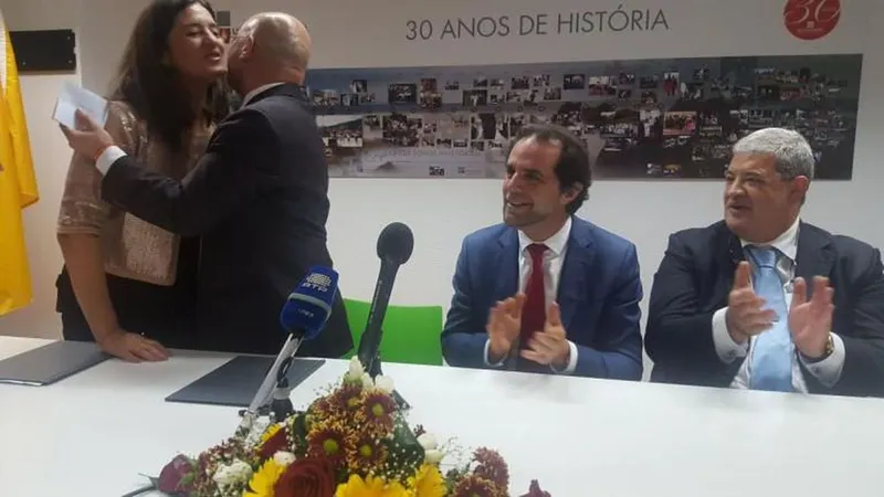 Rubina Leal e Ricardo Sousa assinaram o acordo na presença de Miguel Albuquerque e Pedro Ramos