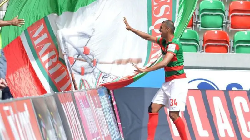 O ‘artilheiro’ Raúl Silva foi o homem do jogo com dois golos.   Foto Aspress
