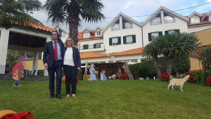 Nélia Martins acompanhada do presidente do Governo Regional no Natal de 2017