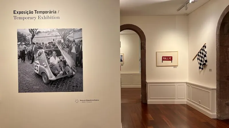 Mostra retrata as primeiras provas automobilísticas na Região realizadas entre 1935 e 1959.