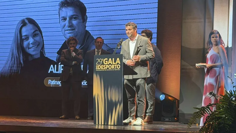 Alípio Silva quando recebia o troféu.&nbsp;