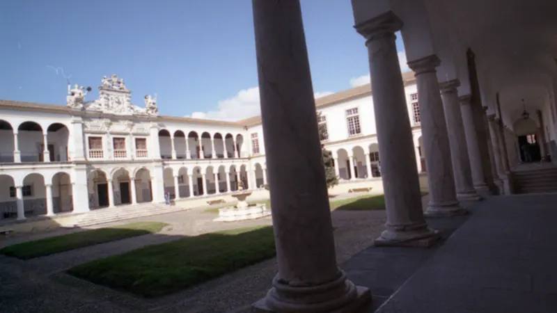 Universidade de Évora.