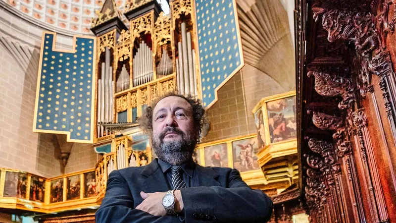 O organista Javier Artigas e os instrumentistas de sopro 'Ministriles de Marsias'. actuam sob tema 'Música nas Catedrais hispânicas'.
