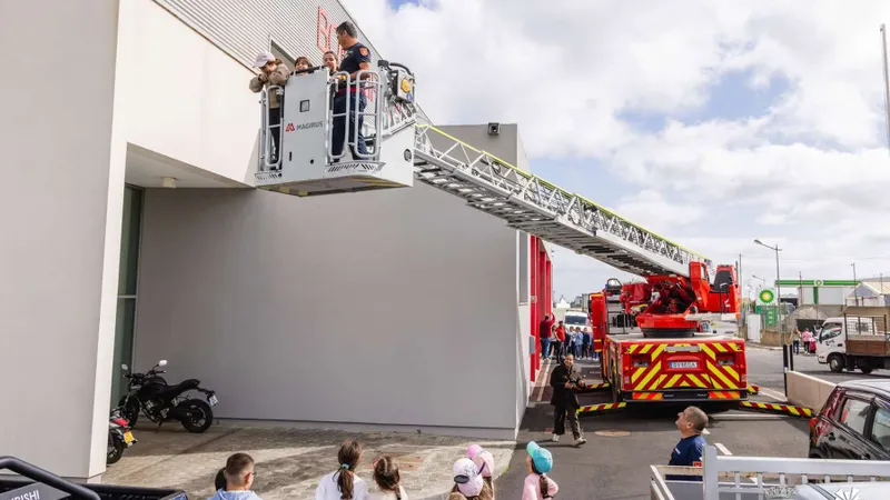 Veículo-escada usado foi entregue em Setembro do ano passado aos Bombeiros Voluntários do Porto Santo.&nbsp;