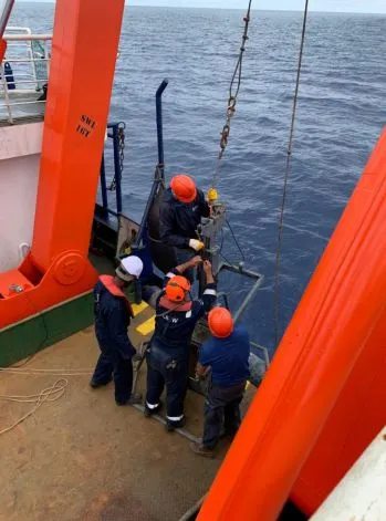 Trabalhos a bordo do Navio de Investigação Mário Ruivo