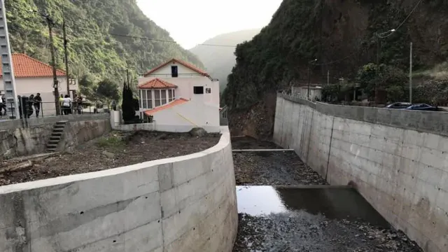 Governo justifica que moradores não quiseram sair das suas casas 