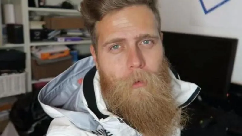 Tobias Van Schneider não bebeu álcool nem café durante 27 meses. Foto: DR